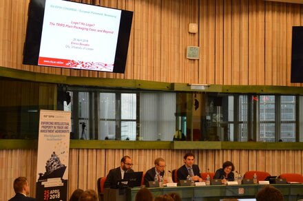 <strong>M. Enrico Bonadio (University of London) ; M. Hannu Wagner (OMC) ; M. Xavier Seuba (CEIPI) ; Prof. Rachelle Dreyfuss, (Engelberg Center on Innovation Law & Policy, New York University)</strong> <br> <em>M. Enrico Bonadio, Maître de Conférences, University of London ; M. Hannu Wagner, Conseiller à l’OMC ; M. Xavier Seuba, Maître de Conférences et chercheur au CEIPI ; Prof. Rachelle Dreyfuss, Co-Directrice de l’Engelberg Center on Innovation Law & Policy, New York University </em> M. Enrico Bonadio (University of London) ; M. Hannu Wagner (OMC) ; M. Xavier Seuba (CEIPI) ; Prof. Rachelle Dreyfuss, (Engelberg Center on Innovation Law & Policy, New York University)