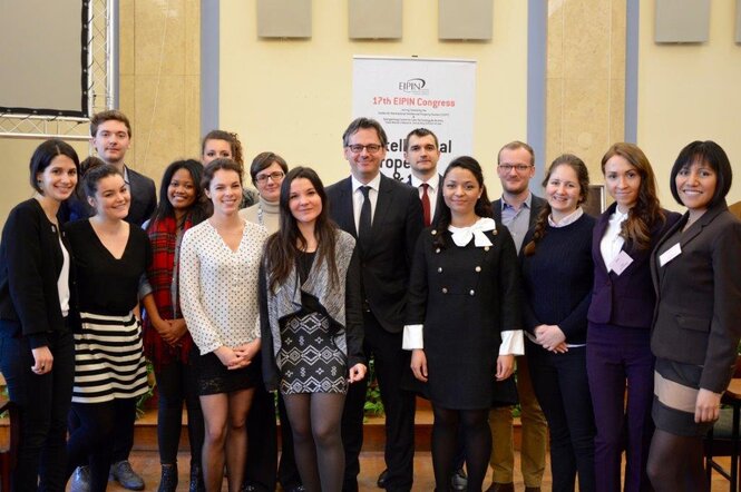 Christophe Geiger accompagné des étudiants du CEIPI sélectionnés pour participer au congrès, de Ionela Asandulesei et des assistants chercheurs du CEIPI participant à l’organisation du congrès